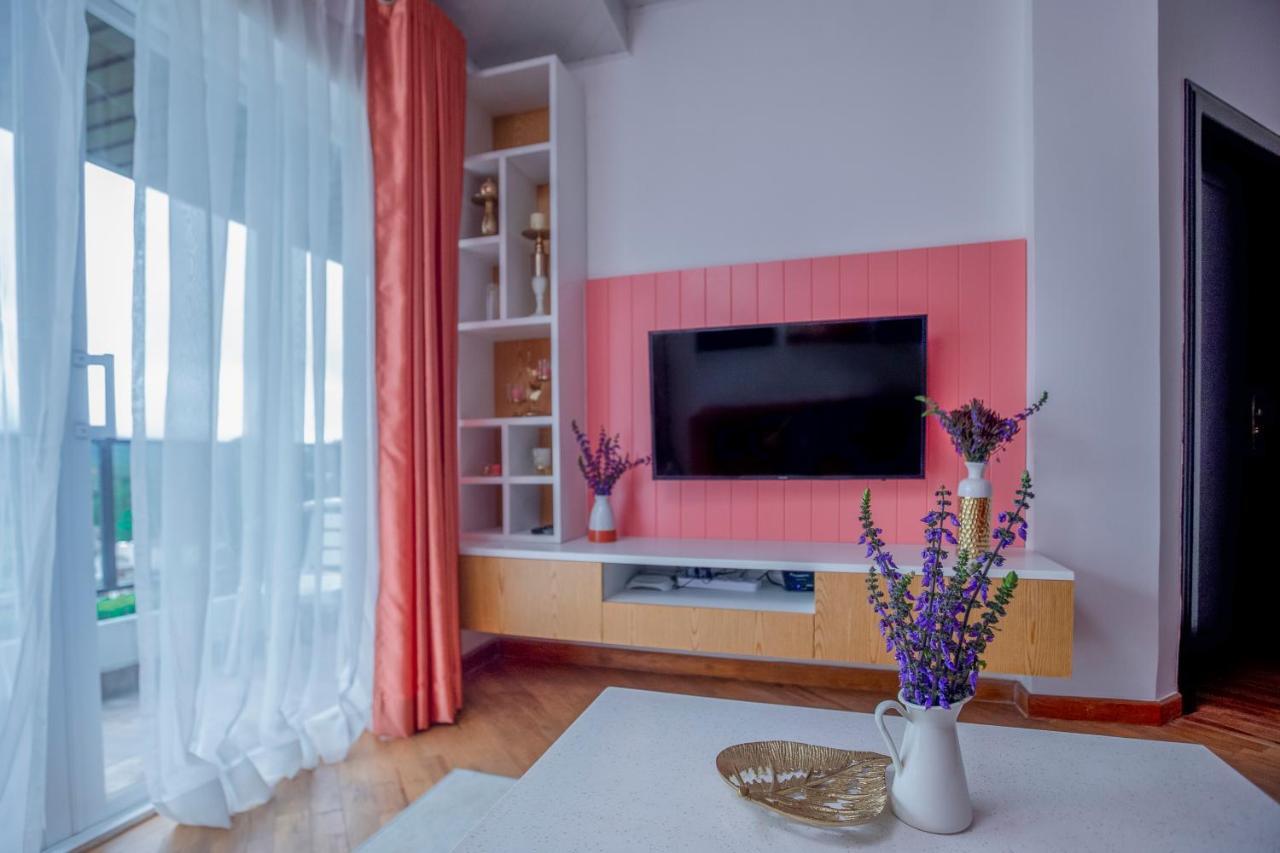 The Breeze Luxury Apartment Нувара Елия Екстериор снимка